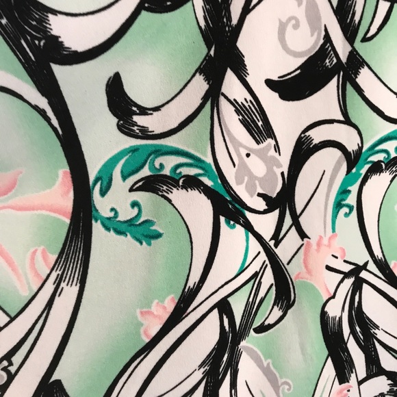 White House Black Market Print tank. Size small - Picture 4 of 7